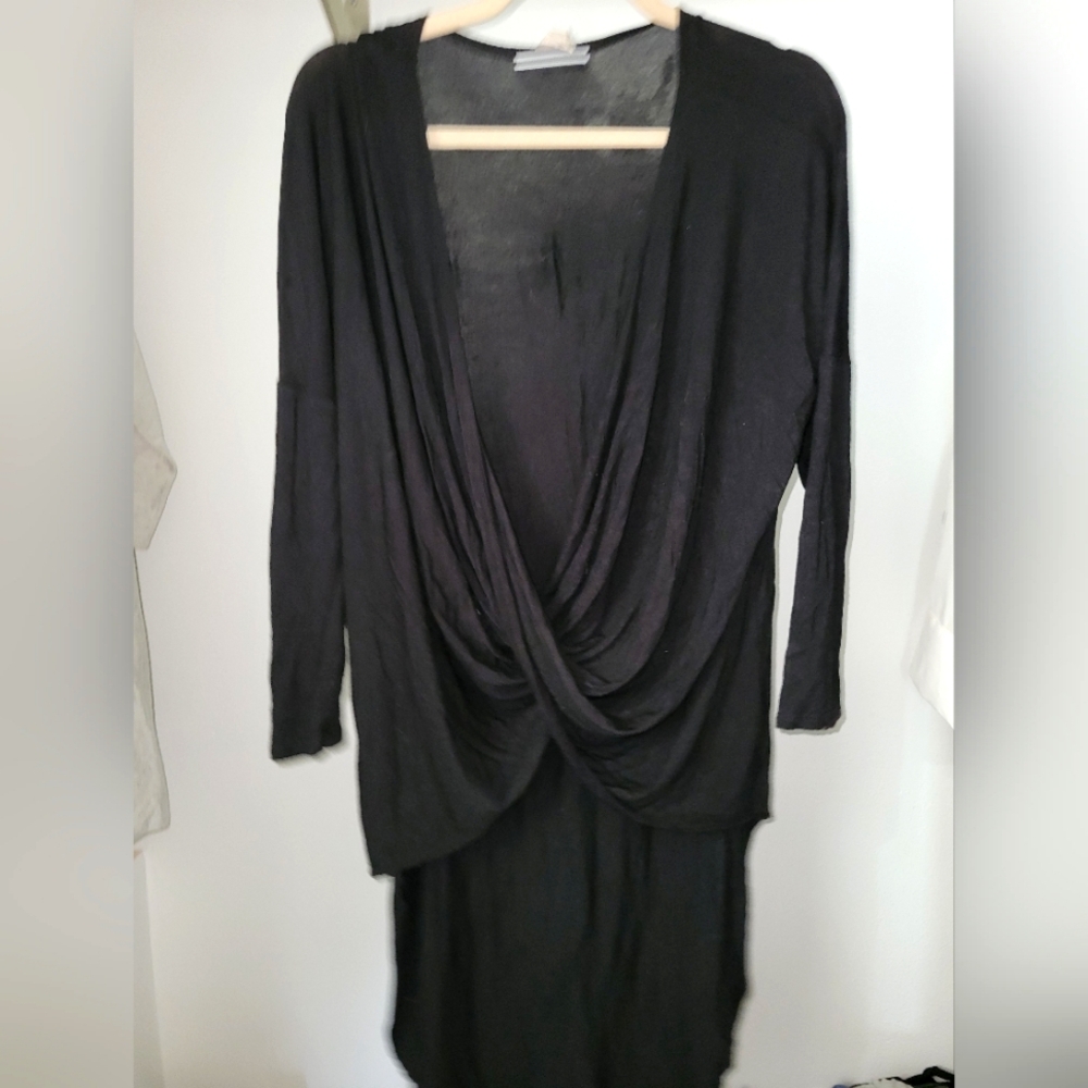 Black high low shirt